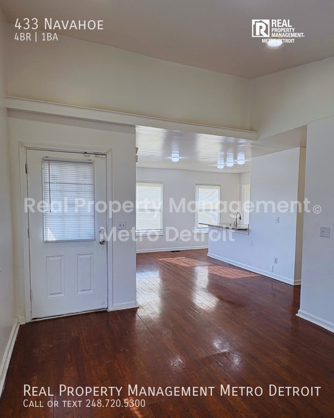 Building Photo - 433 Navahoe-