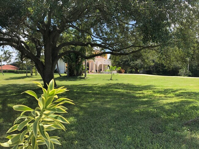 Building Photo - 19200 SW 57th Ct