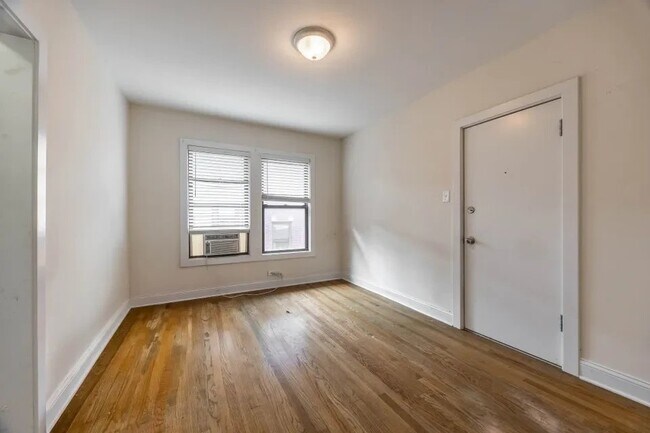 Foto del edificio - 2643 N Spaulding Ave