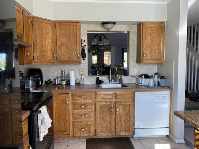 Foto del edificio - 2 bedroom westside - Rockrimmon