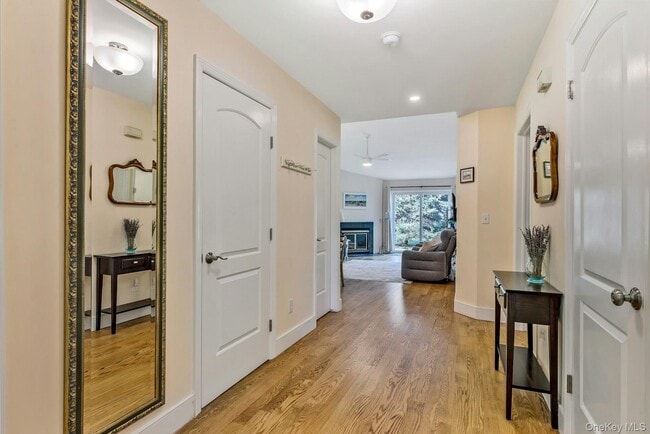Building Photo - 2555 Youngs Ave