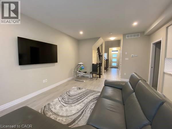 Building Photo - 62 Queensgate Cres