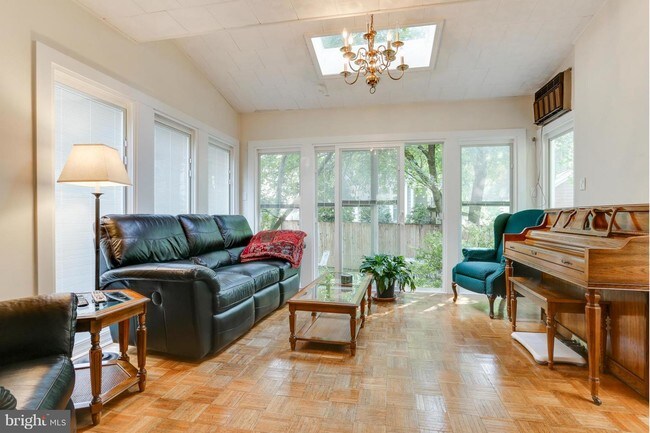 Foto del edificio - 5122 Fairglen Ln