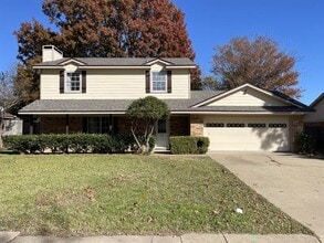 Building Photo - 113 Deerwood Ln