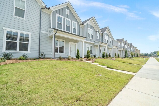 Foto del edificio - Like A Brand New 3 Bedroom Townhome in the heart of Steele Creek Area