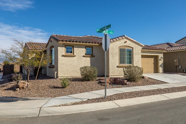 Foto del edificio - 4 Bedroom with new carpet and new interior paint in Saguaro Trails!