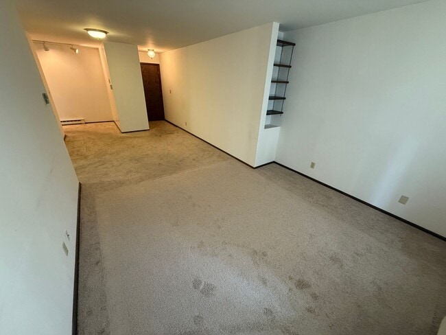 Building Photo - 425 E Henry Clay St