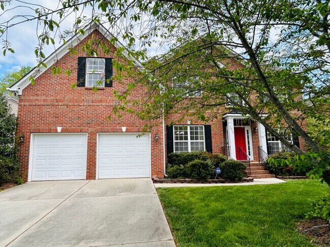 Foto del edificio - Incredible 4 bedroom/5 bath Tri-level home in Willoughby Park in NW Greensboro with finished base...