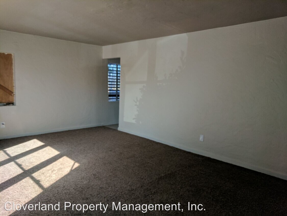 Primary Photo - 3 br, 1.5 bath Apartment - 5028 Rohde Rd #2