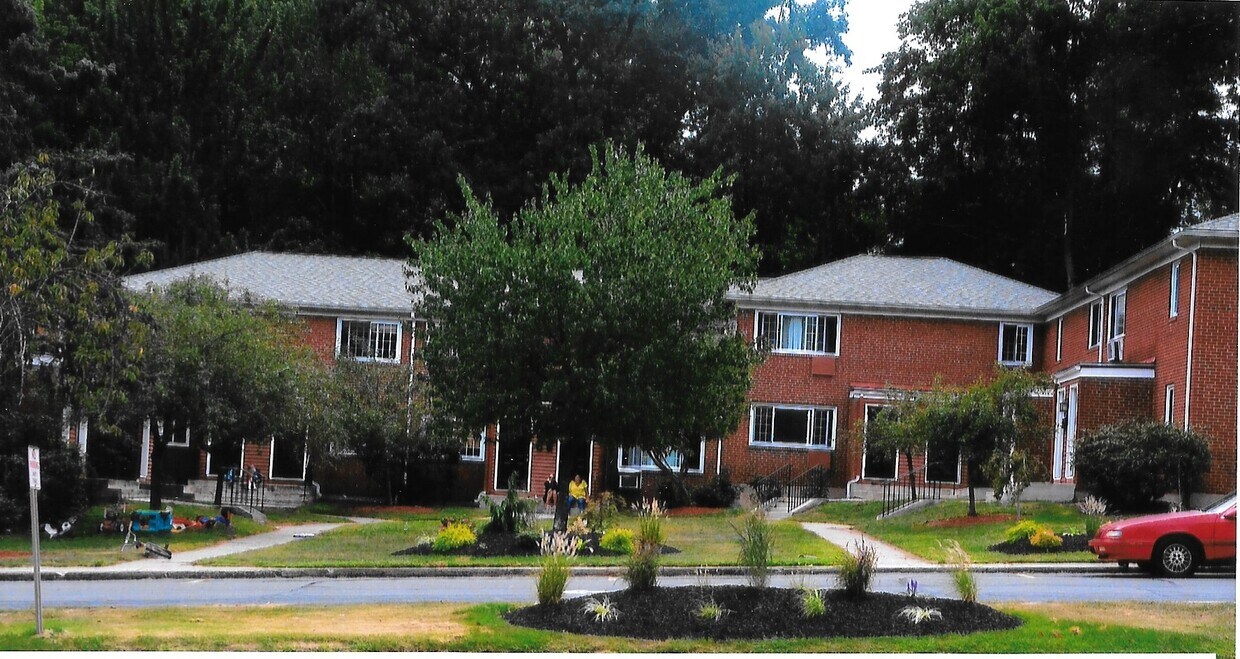 458 Middle Turnpike W, Manchester, CT 06040 Apartments at 458 Middle