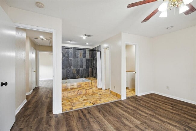 Foto del edificio - 2211 Place Rebecca Ln