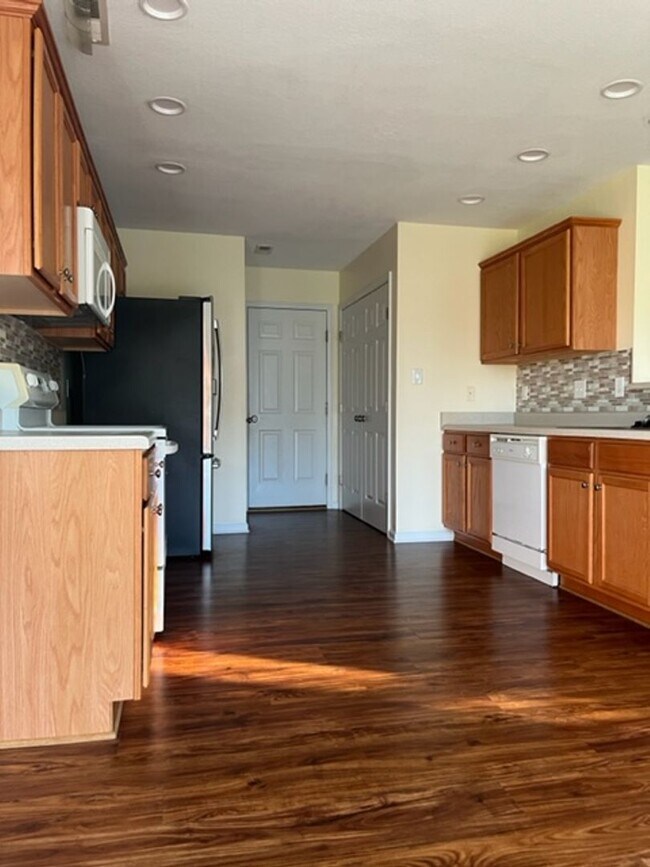 Building Photo - Three Bedroom Two Bath Home with Frog