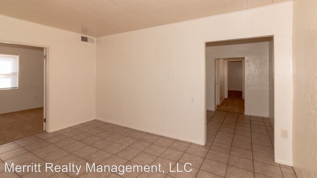 Foto del edificio - 3138 E Adams St