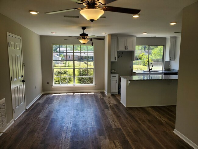 Foto del edificio - Newly remodeled, 3 bedroom, 2 bath home with large fenced in backyard in the heart of Rincon
