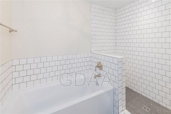 Building Photo - 3833 Steck Ave