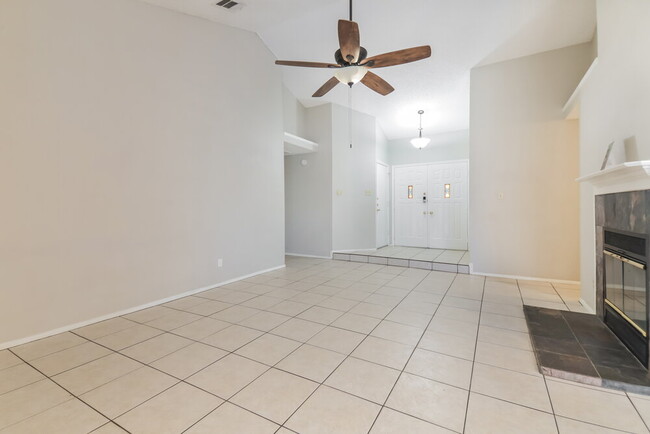 Building Photo - 2605 Mountainview Dr