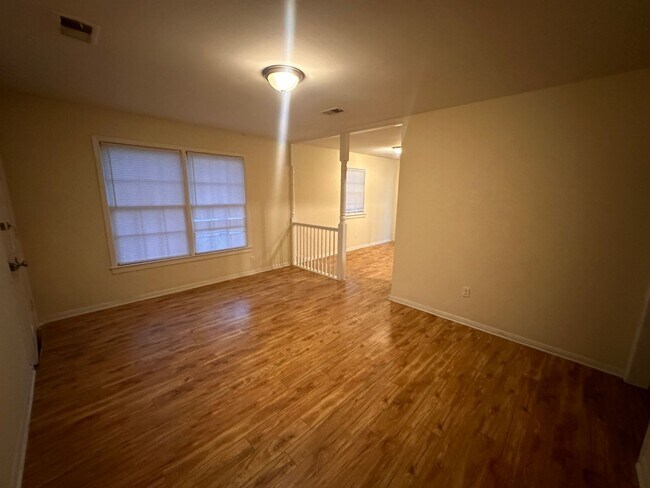 Foto del edificio - 801 Montclair Dr