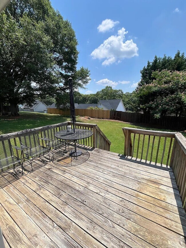 Foto del edificio - 740 Running Creek Ln