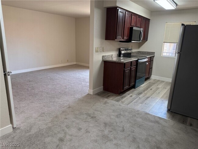 Building Photo - 4390 Sandy River Dr