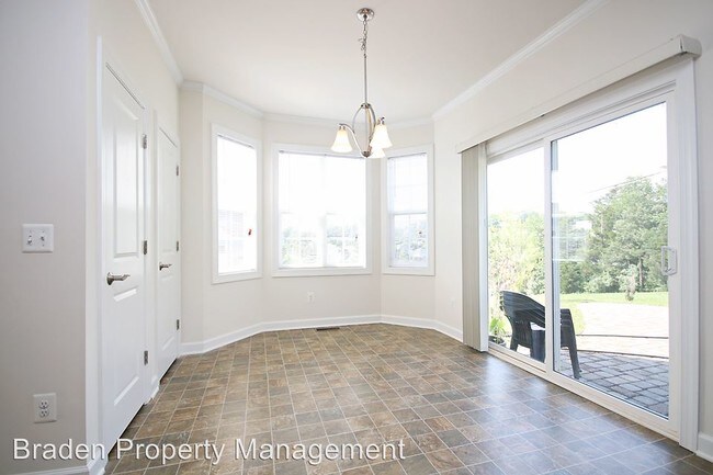 Building Photo - 3 br, 2.5 bath House - 2466 Winthrop Dr