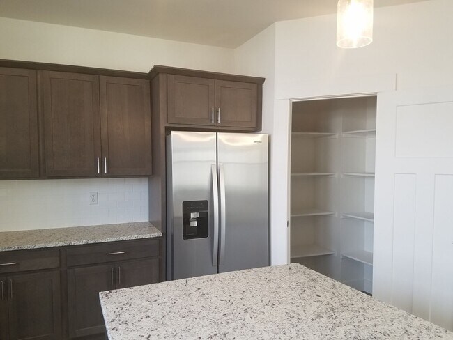 Foto del edificio - 4 bed 3.5 bath in Belgrade.