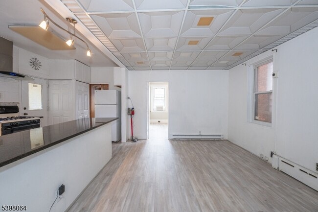 Building Photo - 12 Garfield Ave