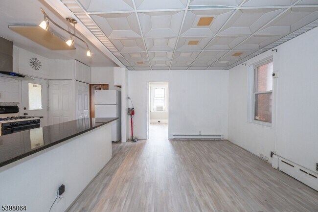 Foto del edificio - 12 Garfield Ave