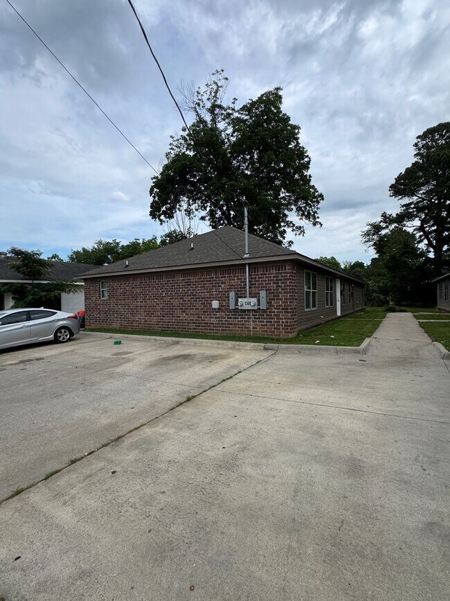 Foto del edificio - 1308 W Monroe Ave