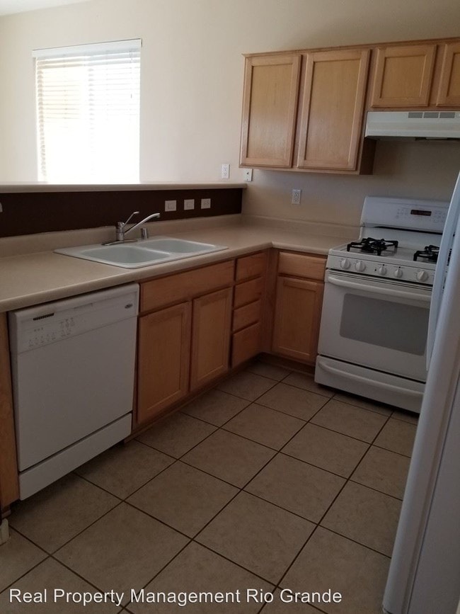 Building Photo - 10904 Desert Dreamer St NW