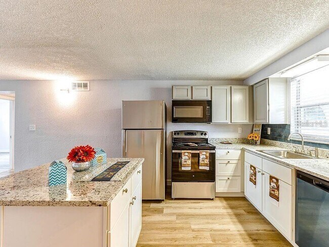 Foto del edificio - 9830 Grace Dr