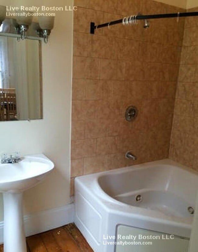 Building Photo - 22 Highgate St