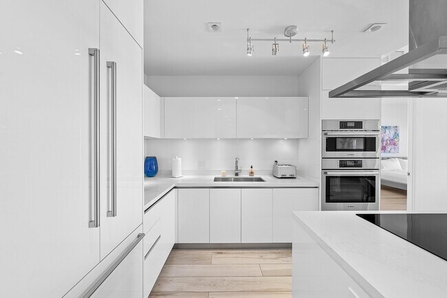 Building Photo - 155 E Boca Raton Rd