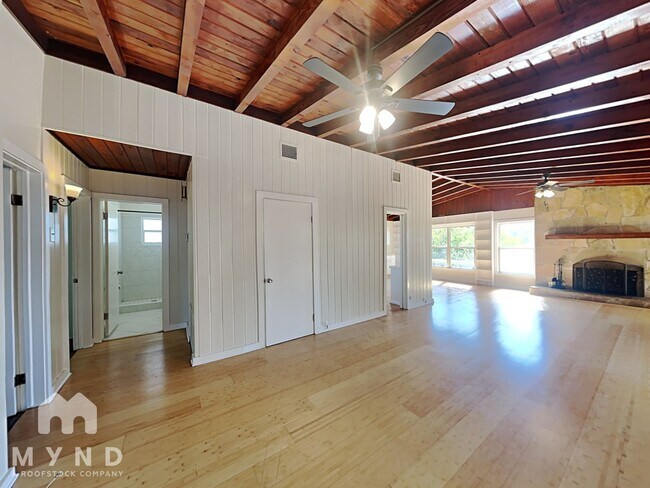 Building Photo - 4814 W Flamingo Rd