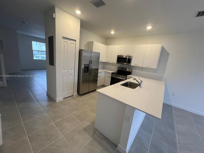 Foto del edificio - 12204 NW 23rd Ave