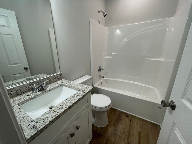 Foto del edificio - PRE-LEASING FOR AUGUST 2026!