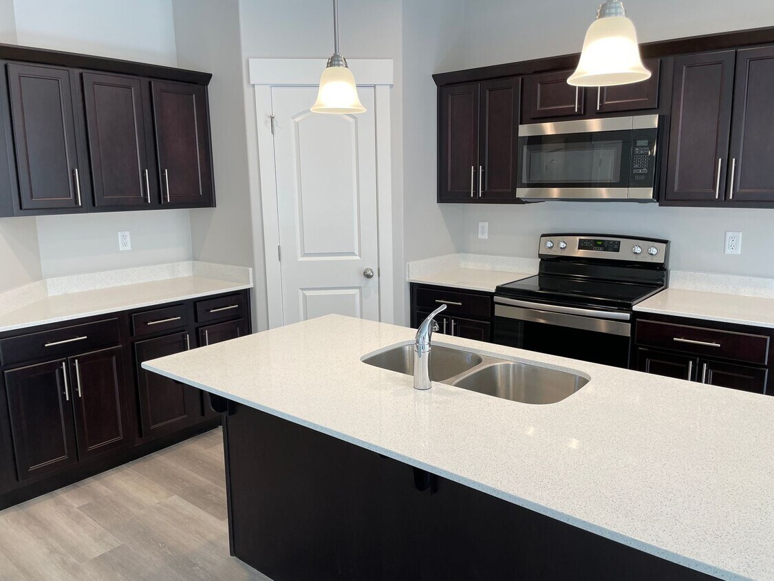 Primary Photo - 4 BD/2.5 BA New Townhome in Bluffdale