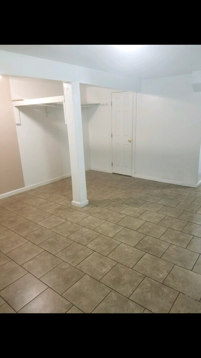 Building Photo - 4554 E 58th St