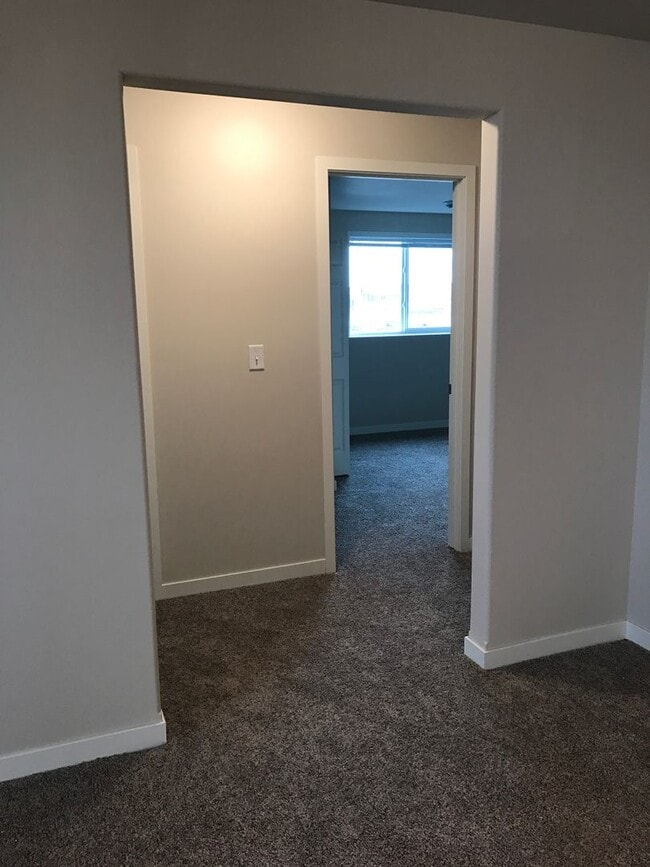 Building Photo - 4 Bed 3 Bath Single Family Home