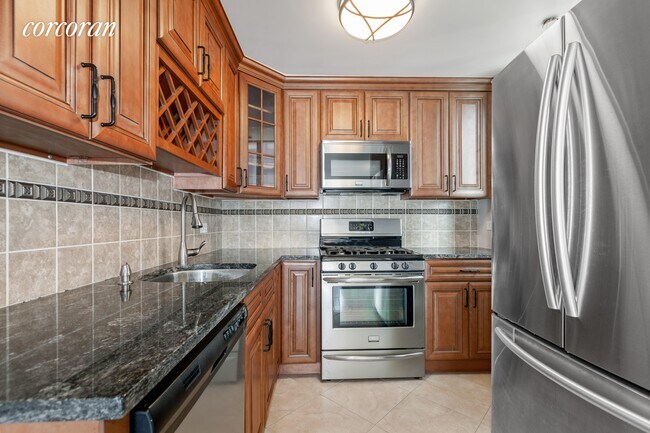 Building Photo - 236 E 47th St