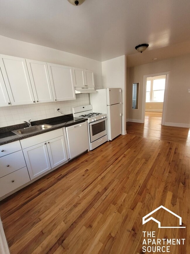 Building Photo - 5028 N Springfield Ave