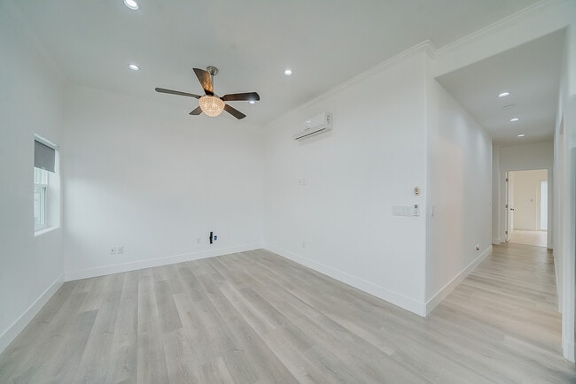 LIVING ROOM - 1476 Kenneth Dr