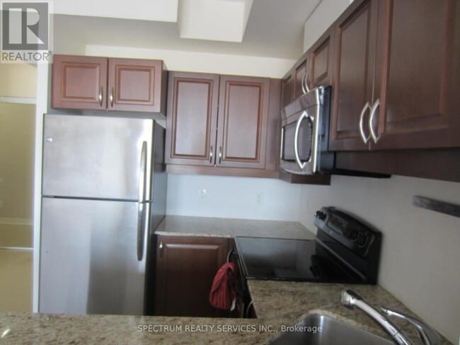 Photo du bâtiment - 3865 Lake Shore Blvd W