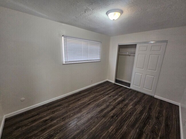 Foto del edificio - Move-In Ready: Secure 3BR Oakland Apartment with Paid Utilities