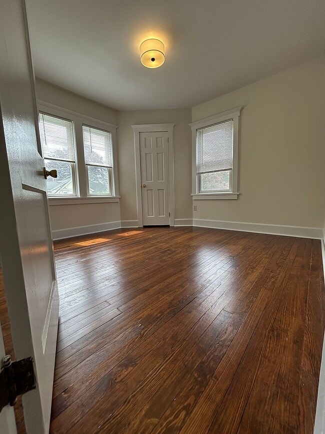 Building Photo - 71 Aqueduct Ave