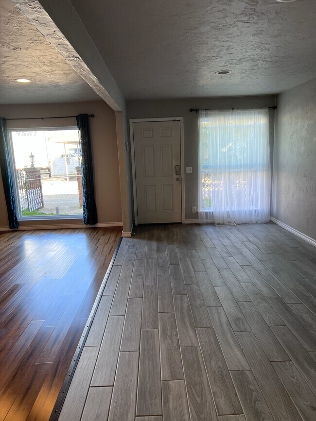 Foto del edificio - 2451 NW 38th St