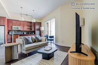 Building Photo - 214 Barton Springs Rd