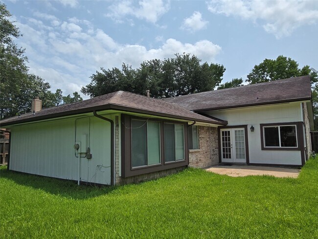 Foto del edificio - 3434 Streamside Ln