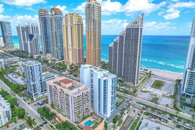 Foto del edificio - 17550 Collins Ave