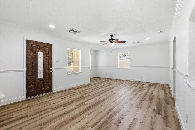 Building Photo - 1418 Thomas Ave