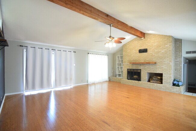 Foto del edificio - 4005 Trailwood Dr